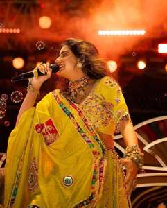 ชุดเลเฮนกาโชลีแบบกลับด้านได้สำหรับเทศกาลนาวรัตรี - เสื้อผ้าแฟชั่นสำหรับผู้หญิงทุกฤดูกาล - Product Image 4