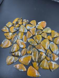 Alta calidad Natural Bumble Bee Gemstone Bumble Bee Cabochon Mix Forma y tamaño Lote al por mayor Piedras preciosas sueltas para la fabricación de joyas - Product Image 3