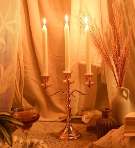 Bougeoir en laiton à 3 bras Présentoir de vaisselle solide et élégant Bougeoir de mariage Luxe à bas prix - Product Image 2