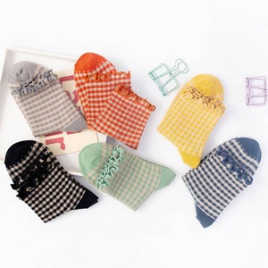 Calcetines de algodón suave de alta calidad para mujer con bordado de lazo logotipo personalizado cómodo uso diario venta al por mayor Bulkorder - Product Image 1