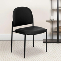 Chaise de réception latérale empilable rembourrée en vinyle confortable Tania avec siège rembourré, chaise empilable moderne pour salon/bureau