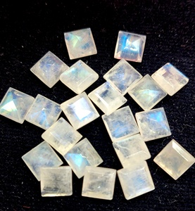 Pierre de lune naturelle arc-en-ciel coupe carrée 3mm à 11mm facettes-bon bleu Flashy bonne qualité - Product Image 1
