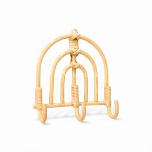 Crochet mural en rotin fait main élégant pour chambre d'enfant, décoration de crèche tissée naturelle, rangement élégant et accent mural - Product Image 3