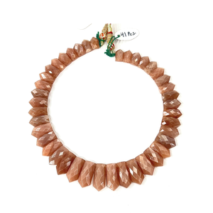 Collar de Piedras Preciosas de Piedra Lunar Melocotón Natural, Grado AAA, Lujoso y Moderno, Facetado, de 18 Pulgadas - Product Image 1