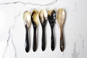 Cuchara de Cuerno de Búfalo Natural, Hecha a Mano y Pulida, Perfecta para Servir Especias, Condimentos o como Decoración de Mesa, Alta Calidad - Product Image 5