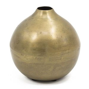 Exquisito florero metálico con relieve floral, dorado atemporal pulido, perfecto para interiores modernos, clásicos o rústicos. - Product Image 1