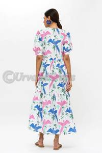 Hecho de popelina de algodón ligeramente estructurada Detalles estampados a mano Detalles de botones en la parte delantera Mangas abullonadas con contraste - Product Image 3