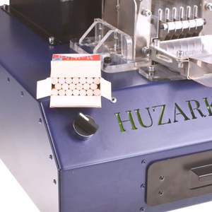 Máquina Empacadora de Cajas de Cigarrillos Semiautomática HUZARK P767, Empaquetado Eléctrico - Product Image 3