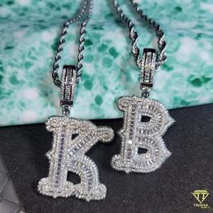 Colgante de letras Baguette con inicial helada ostentosa en plata de ley 925 con diamantes VVS Moissanite, joyería de Hip Hop - Product Image 4