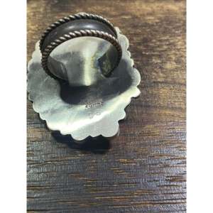 Bague en argent sterling faite à la main par des artisans navajo avec onyx et nacre, taille 8,5 - Bijoux bohèmes raffinés - Product Image 5