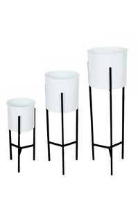 Macetas de metal con soporte alto Eleve su espacio con diseños de moda Macetas colgantes para balcón Sala de estar - Product Image 3