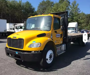 Camion plateau Freightliner M2 d'occasion de qualité supérieure, modèle 2022 - 220 CV, boîte automatique 6 vitesses, prêt à l'exportation mondiale - Product Image 1