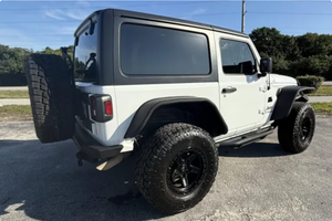 LISTO PARA CONDUCIR - USADO, VOLANTE A LA IZQUIERDA |   CONDUCCIÓN DERECHA |   JEEPPP WRANGLERRR SPORT 2019 - Product Image 3