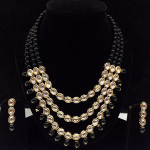 Ensemble de colliers cloutés en pierre de Kundan plaquée or pour femmes bijoux de mariée traditionnels indiens avec boucles d'oreilles, pour les occasions spéciales - Product Image 1