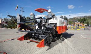 Maquinaria agrícola usada a bajo precio, cosechadora combinada Kubota DC-70G para arroz, trigo y maíz en venta - Product Image 4