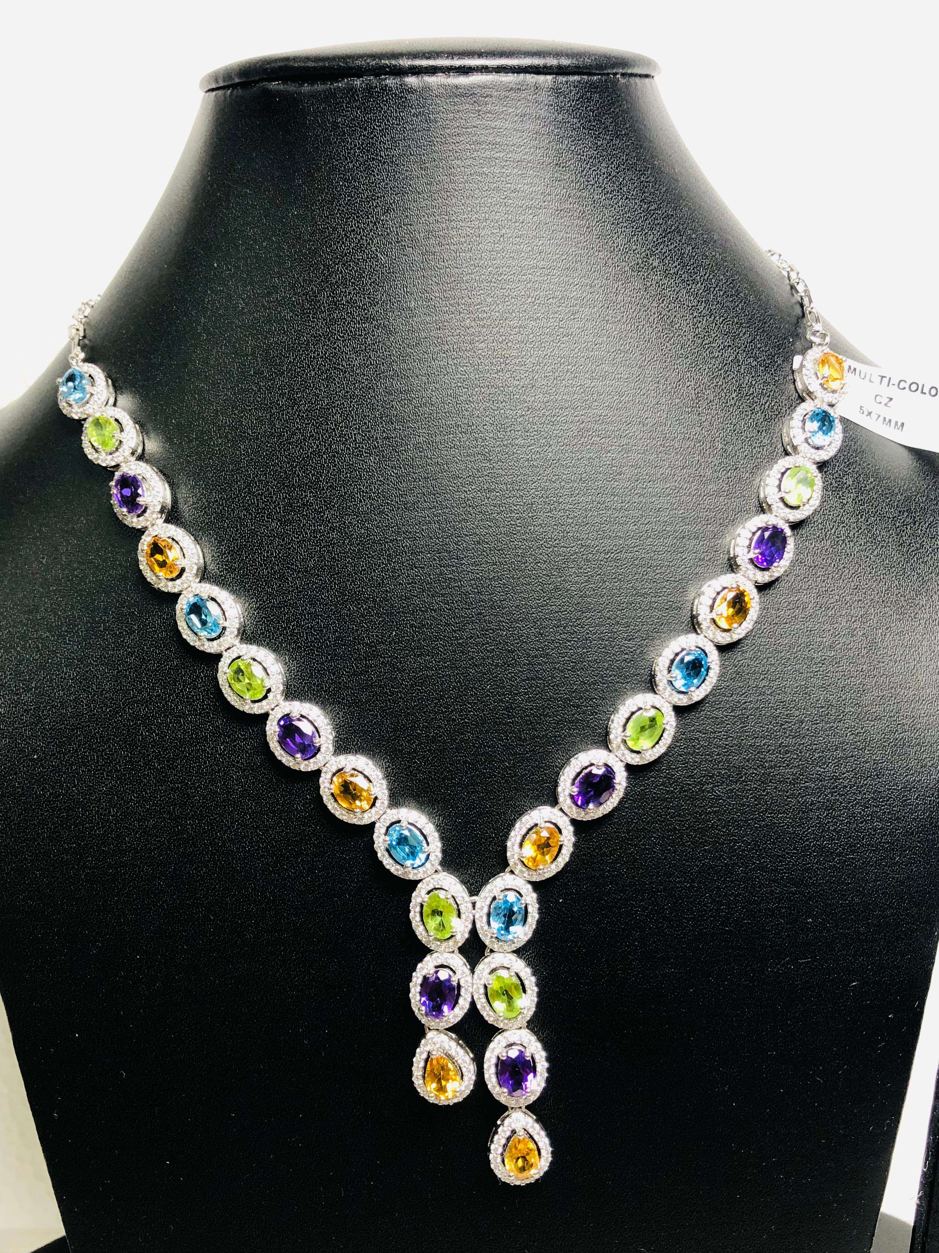 สีม่วงสีเขียวสีเหลืองและสีฟ้า