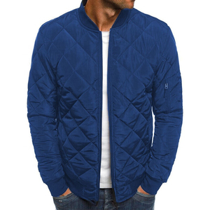 Chaqueta acolchada de invierno personalizada de alta calidad para hombre con capucha, lona acolchada transpirable y material recubierto de tela de burbujas - Product Image 4