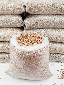 Pellets de madera Premium en bolsas de 15kg A1class A1 Madera de pino 6mm Forma de palo de cocina Calentamiento Ceniza Lugar - Product Image 4