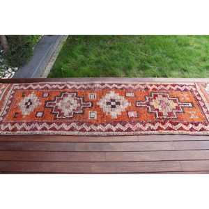 Alfombra Turca Vintage de 2.4x9.4 pies, Alfombra Naranja con Diseño de Plantas y Árboles Herki - Product Image 3