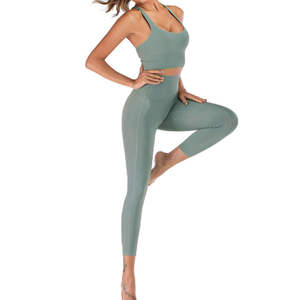 Ensemble de yoga sans couture avec logo personnalisé et taille très vendu ensemble de yoga pour femmes en polyester spandex vêtements de fitness pour la salle de sport - Product Image 1