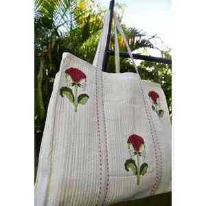 Bolso Tote de Moda Hibisco Rojo con Cierre de Cremallera, Forro de Algodón de Color Sólido, Hecho a Mano en Jaipur, Estampado Tradicional a Bloque - Product Image 2