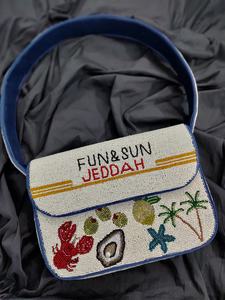 Bolso Bandolera Hecho a Mano con Cuentas, Correa de Cadena, Estilo Ecológico y Moderno, Diseño Personalizado con Temática de Playa Jeddah, Botón de Perla y Flor - Product Image 4