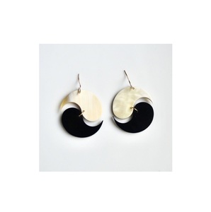 Boucles d'oreilles en corne de buffle pour filles élégantes avec un prix approprié pour une taille personnalisée prix bon marché avec produit de vente - Product Image 1