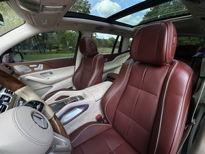 Mercedes-Benz Maybach GLS600 4MATIC 2023 avec assistance à la distance active et moteur automatique - Product Image 2