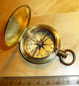 Brújula Náutica Antigua de Latón Macizo, Instrumento de Navegación Marítima de Bolsillo, para Campamento, Viajes, Aventuras, Regalo - Product Image 1