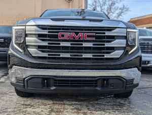 GMC Sierra 1500 SLE 2026, 4x4, cabine double, entretenu avec soin, moteur 2,7 L produisant 310 ch et 430 lb-pi de couple - Product Image 2