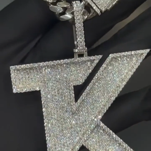 จี้เพชรโมอิสซาไนต์รูปตัวอักษร K แบบ Iced Out สไตล์ฮิปฮอป ประดับเงินแท้ 925 ดีไซน์หรูหรา - Product Image 2