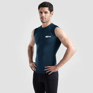 Débardeur d'entraînement pour hommes sans manches en tissu extensible avec panneaux en maille respirante et évacuant l'humidité pour l'entraînement. - Product Image 3