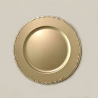 Assiettes de chargeur en métal au look vintage fabriquées à la main avec des détails traditionnels pour des installations de dîner charmantes