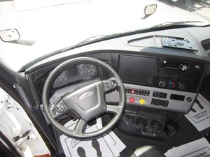 Used 2022 <b>Freightliner</b> PT126 Diesel Automatic Euro 5 Highway Tractor <b>Truck</b> for Export - Product Image 4