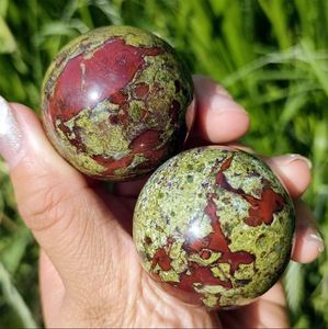 หินกึ่งมีค่าสำหรับบำบัดทรงกลมเลือดมังกร - Product Image 2