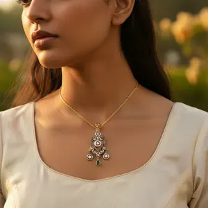 Collar con Colgante de Esmeralda Chapado en Oro Estilo Vintage, Patrón Geométrico de Números, Acero Inoxidable, Latón, Diamante Principal, Regalo de Moda - Product Image 3