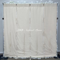 Maßgefertigte Luxuriöse Seiden-Kunstblumenwand 8x8ft 3D Rosen Handgemachte Realistische Blumenwand-Rolle für Party- und Hochzeitsdekoration