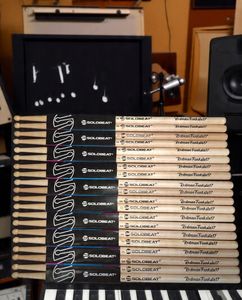 SOLOBEAT Premium 5A Baguettes de batterie en chêne, Peaux de batterie en peau de mouton, Chambre en bois de bouleau, Finition naturelle personnalisée, Pointe de baril faite à la main, 8 pouces, 300g - Product Image 2