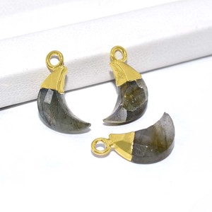 Colgante de Labradorita en Forma de Media Luna, Chapado en Oro, Amuleto de Piedra Preciosa, Colgante Pequeño Hecho a Mano para Joyería DIY y Regalo de San Valentín - Product Image 6