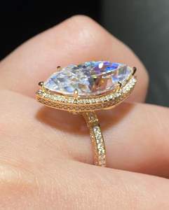 Anillo de Compromiso de Oro Blanco de 14K con Moissanita de 4 Quilates de la Mejor Calidad, Corte Brillante Redondo, Estilo Vintage, para Ella - Product Image 6