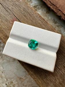 Belle pierre précieuse taillée en coussin carré émeraude 100% naturel 1.87 carats bonne couleur lustre qualité pierre précieuse zambienne naturelle en vrac - Product Image 6