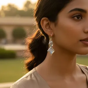 Boucles d'oreilles pendantes en argent sterling 925 avec pierre de lune en forme de cœur, design religieux tendance pour mariage, fête ou cadeau - Product Image 1