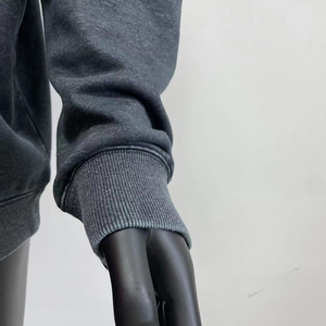 Sudaderas con capucha personalizables con hombros caídos para mujer: Ajuste holgado, material acogedor, ideal para atuendos informales e impresión personalizada - Product Image 4