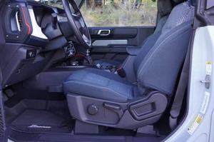 Ford Bronco Heritage Edition 2023, Transmisión Manual de 7 Velocidades, Motor EcoBoost de 4 Cilindros, Color Gris Cactus, Sin Modificar - Product Image 4