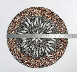 Napperon perlé Chargeur rond fait à la main pour salle à manger de luxe et décor de vacances Pièce unique perlé à la main, napperon, pendaison de crémaillère - Product Image 2