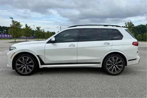 D'OCCASION PRÊT À ROULER |   Conduite à gauche |   Conduite à droite |   2020 B M W X7 M50I - Product Image 2