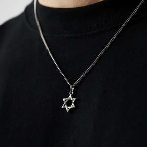 Pendentif en diamant plaqué or sur chaîne à maillons - Design tendance étoile de David pour cadeaux juifs - Product Image 2