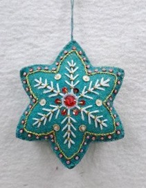 Adornos navideños de plástico bordados hechos a medida, adornos en forma de corazón con zardozi bordados a mano para revender - Product Image 2