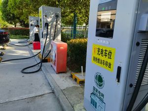 Chargeur <span class=keywords><strong>de</strong></span> voiture électrique YIXINDIAN à <span class=keywords><strong>prix</strong></span> d'usine 60kW 120kW, station <span class=keywords><strong>de</strong></span> charge DC extérieure au sol GB/T CCS CHAdeMO pour usage commercial - Product Image 3