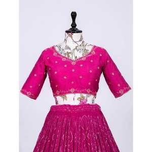 Precioso Lehenga Choli de Georgette con Lentejuelas Rosas para Bodas - Product Image 5